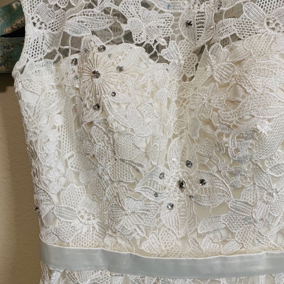 Lace ivory dress - Picture 3 of 4